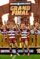 WiganWomen-LiftTrophy02_051025pb